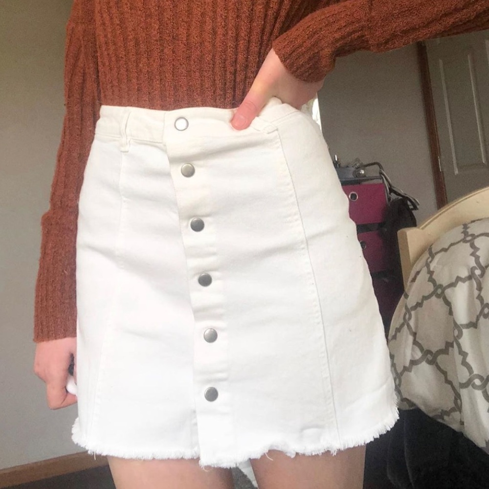Francesca’s white button up skirt